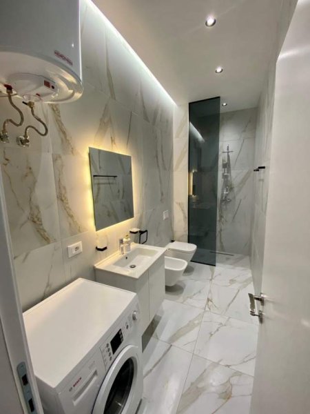 Tirane, jepet me qera apartament 65 m² 700 Euro (21 DHJETORI)