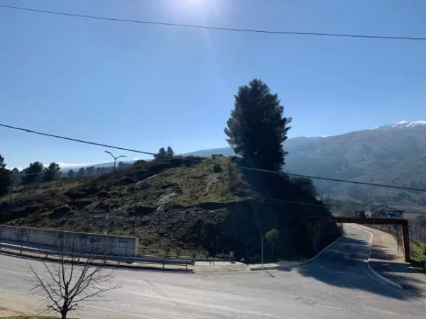 Gjirokaster, Shitet Truall 11.000 m², Cmimi Fillestar 26.971.560 Leke
