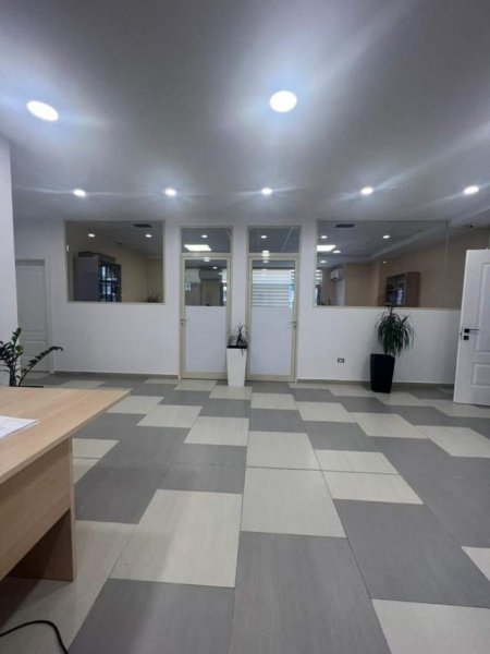 Tirane, shes zyre Kati 1, 350 m² 595 Euro/m2 (Rruga e Elbasanit)