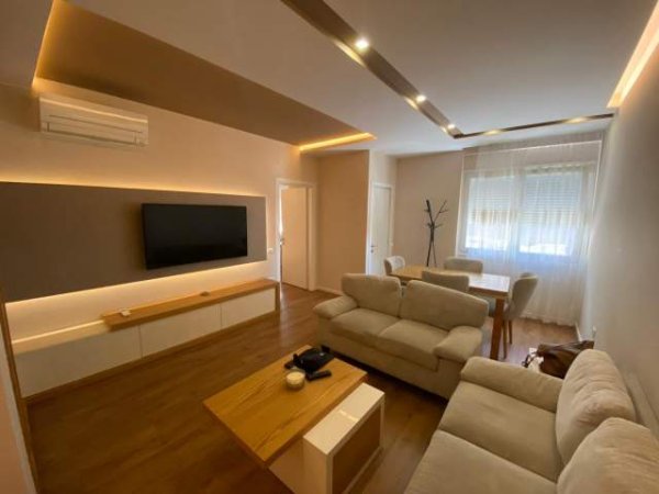 Tirane, jepet me qera apartament 1+1+BLK Kati 3, 69 m² 750 Euro (Ring Center)
