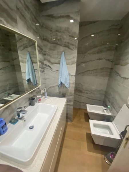 Tirane, jepet me qera apartament 1+1+BLK Kati 3, 69 m² 750 Euro (Ring Center)