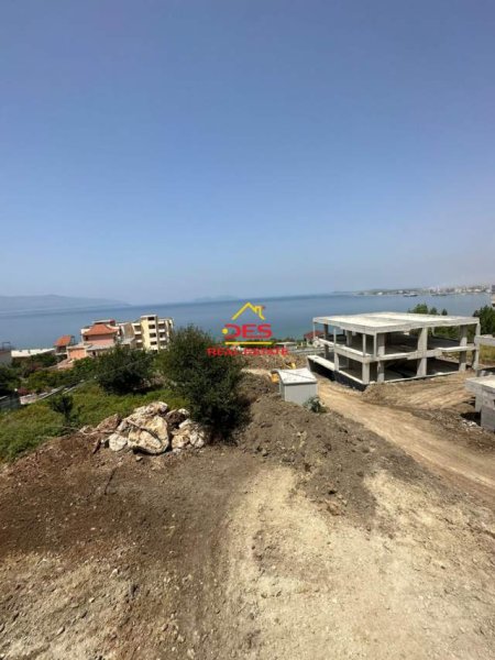 SHITET VILË 3 KATE ME PISHIN NË LUNGOMARE, 375 m² (Rruga Dhimiter Konomi, Vlore)