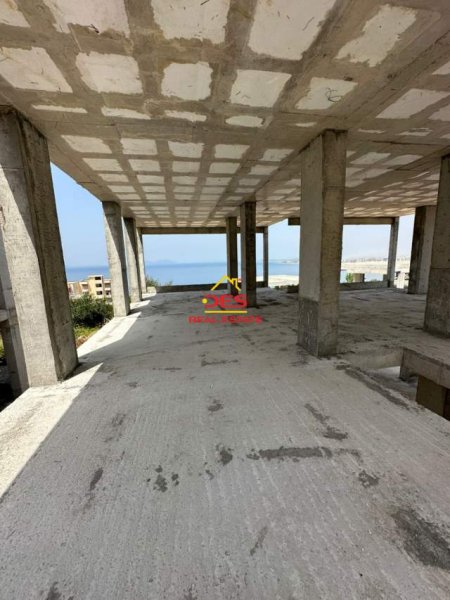 SHITET VILË 3 KATE ME PISHIN NË LUNGOMARE, 375 m² (Rruga Dhimiter Konomi, Vlore)