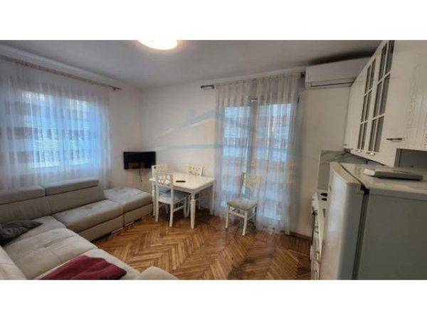Tirane, shes apartament 1+1+BLK Kati 3, 46 m² 98.000 Euro (Barrikada)