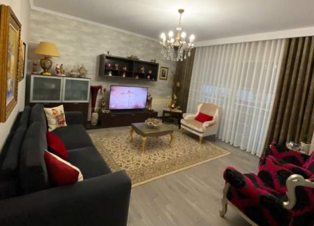 Tirane, jepet me qera apartament 2+1+BLK Kati 9, 130 m² 1.200 Euro (barrikada)