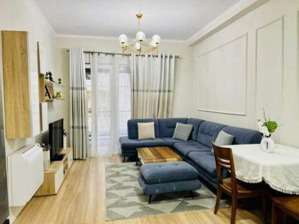Tirane, shes apartament 2+1 90 m² 168.000 Euro (21 Dhjetori, Kompleksi Kontakt)