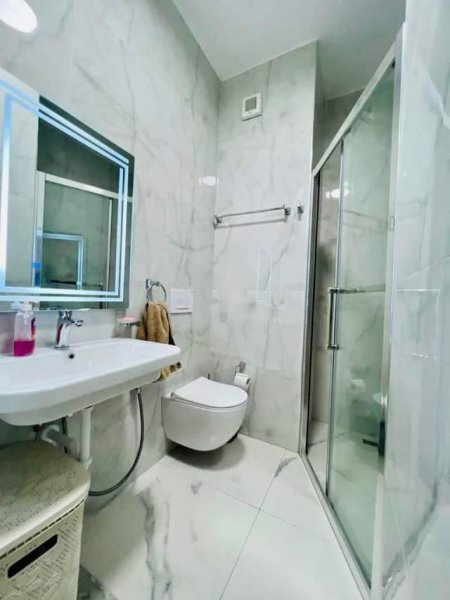 Tirane, shes apartament 2+1 90 m² 168.000 Euro (21 Dhjetori, Kompleksi Kontakt)