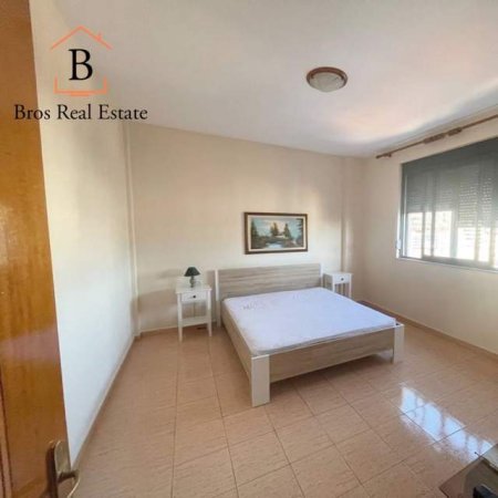 Tirane, jepet me qera apartament 2+1+BLK Kati 7, 106 m² 750 Euro (Qender)