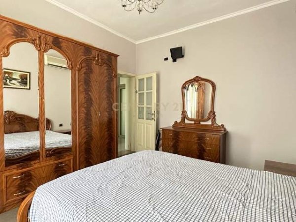Tirane, jepet me qera apartament 1+1 Kati 1, 74 m² 350 Euro (Tregu Elektrik)