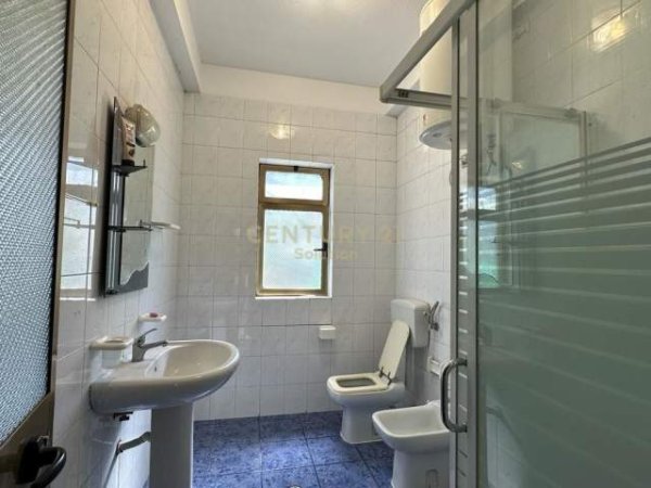 Tirane, jepet me qera apartament 1+1 Kati 1, 74 m² 350 Euro (Tregu Elektrik)