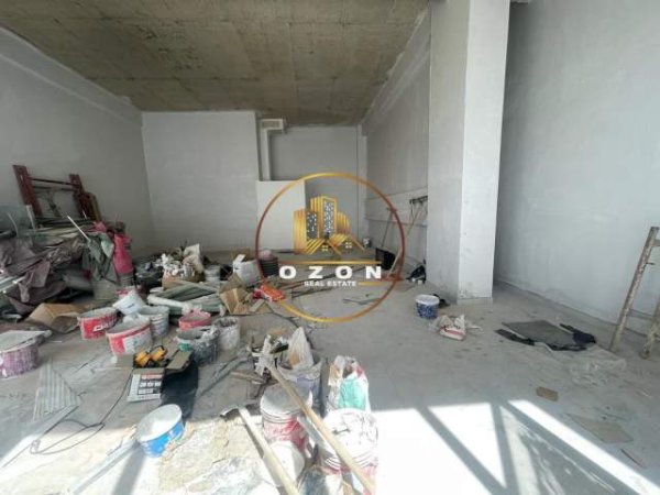 Tirane, shes ambjent biznesi Kati 0, 102 m² 3.000 Euro/m2 (RRUGA E DIBRES)