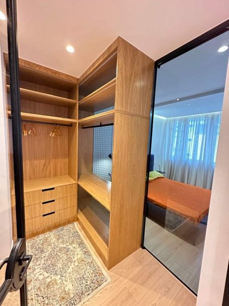 Tirane, jepet me qera apartament 1+1 Kati 8, 57 m² 650 Euro (Ura e Tabakeve)