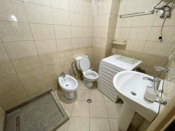 Tirane, shitet apartament Kati 2, 64 m² 75.000 Euro (astir)