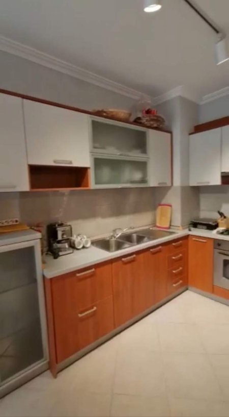 Tirane, jepet me qera apartament 2+1+BLK Kati 6, 100 m² 750 Euro (Prane Gjykates se Larte)