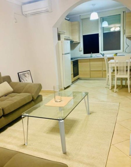Tirane, jepet me qera apartament 2+1 Kati 5, 80 m² 450 Euro (myslym shyr\)