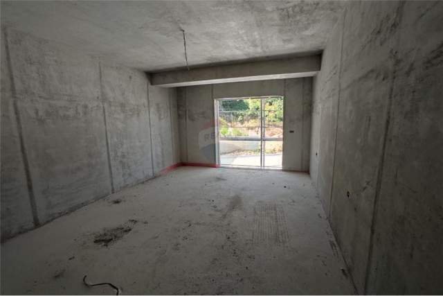 Tirane, shitet 1+1 Kati 4, 84.000 Euro