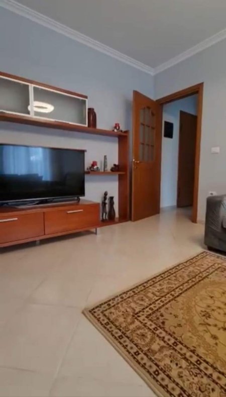 Tirane, jepet me qera apartament 2+1+BLK Kati 6, 100 m² 750 Euro (Prane Gjykates se Larte)