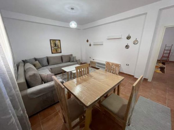 Tirane, jepet me qera shtepi 1+1+BLK Kati 1, 80 m² 350 Euro (Shkoze rruga Spahiu)