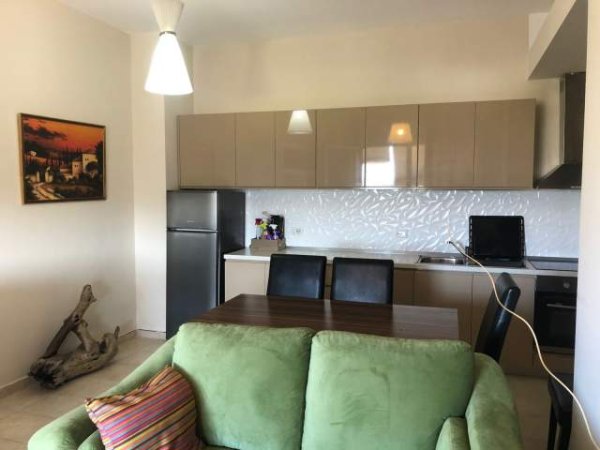 Tirane, jepet me qera apartament 1+1+BLK Kati 7, 65 m² 500 Euro (rruga Gjik Kuqali)