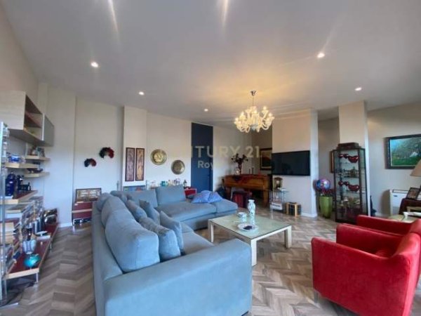Tirane, shitet  penthouse 228 m2 285.000 Euro (rruga e kavajes)