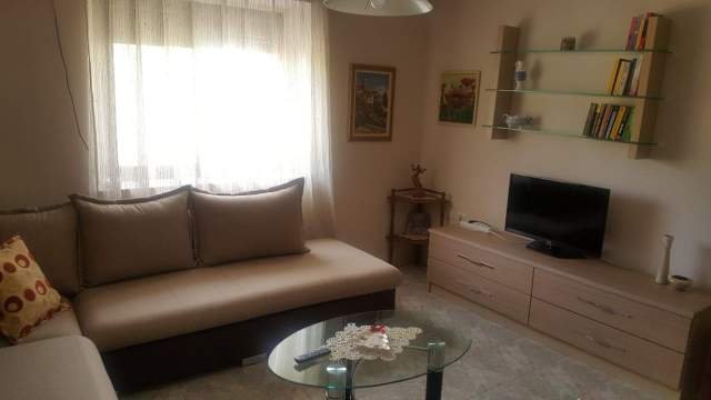 Tirane, jepet me qera apartament 1+1 Kati 3, 65 m² 45.000 Leke (prane Kopeshtit 7 xhixhat)