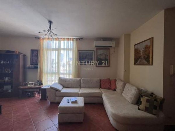 JAPIM ME QIRA APARTAMENT 2+1, TEK ISH EKSPOZITA. 550 € /Muaj