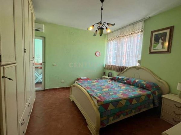 JAPIM ME QIRA APARTAMENT 2+1, TEK ISH EKSPOZITA. 550 € /Muaj