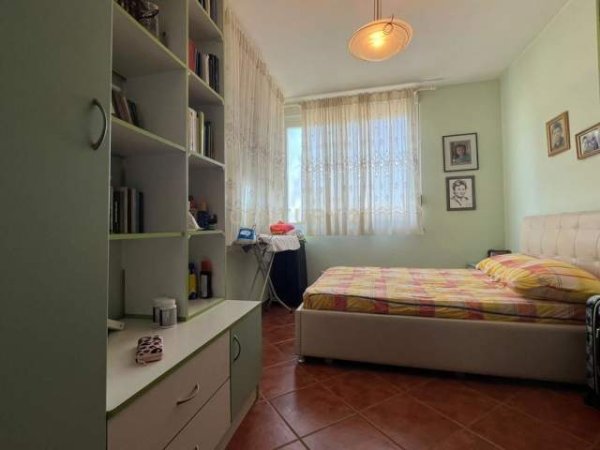 JAPIM ME QIRA APARTAMENT 2+1, TEK ISH EKSPOZITA. 550 € /Muaj