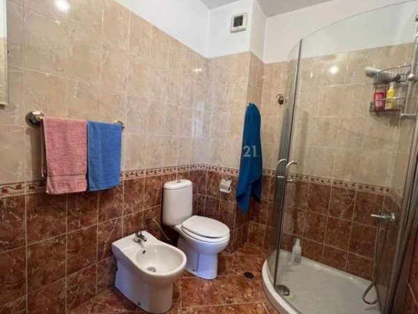 JAPIM ME QIRA APARTAMENT 2+1, TEK ISH EKSPOZITA. 550 € /Muaj