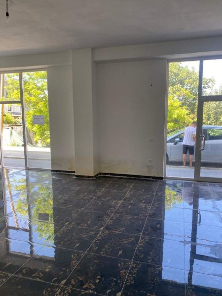 Tirane, jepet me qera ambjent biznesi Kati 0, 75 m² 600 Euro (Kamez)