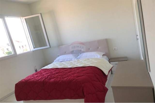 Tirane, jepet me qera apartament 2+1 98 m² 350 Euro (Reshit Maloku)