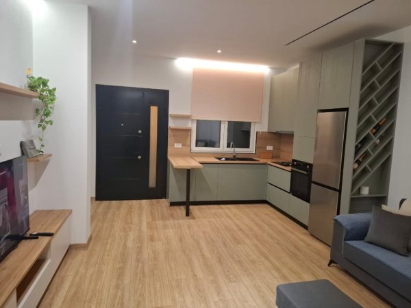 Tirane, jepet me qera Vile 1+1 Kati 2, 85 m² 400 € (baldushk)