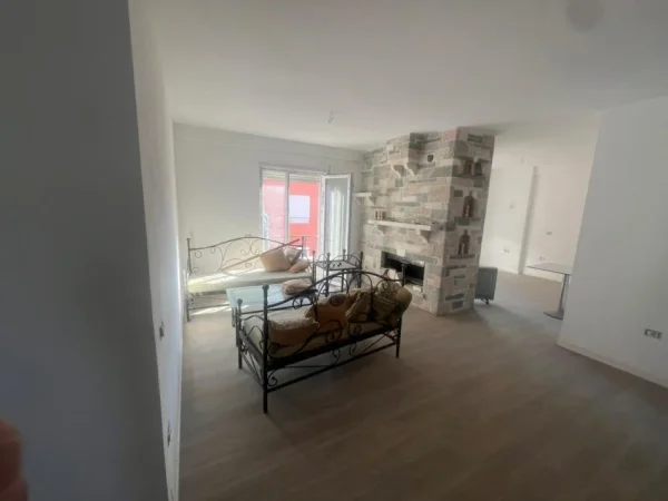 Tirane, jepet me qera Kati 4, 150 m² 800 € (Selite)