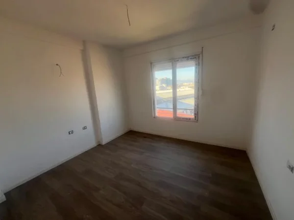 Tirane, jepet me qera Kati 4, 150 m² 800 € (Selite)