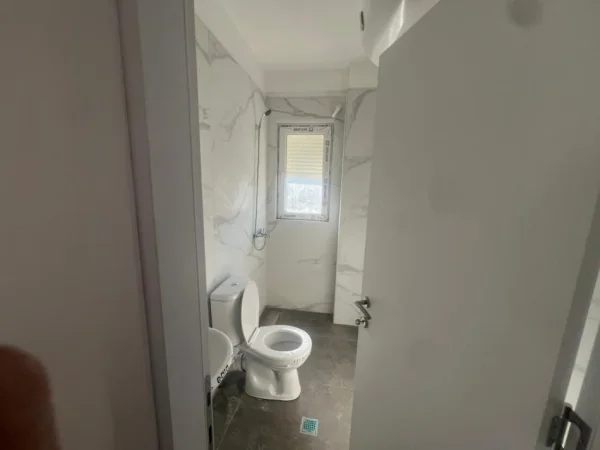 Tirane, jepet me qera Kati 4, 150 m² 800 € (Selite)