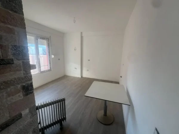 Tirane, jepet me qera Kati 4, 150 m² 800 € (Selite)