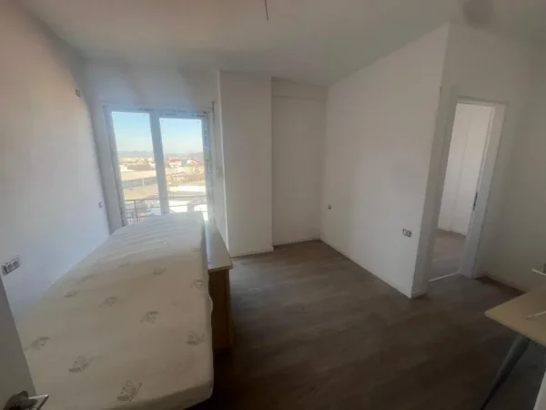 Tirane, jepet me qera Kati 4, 150 m² 800 € (Selite)