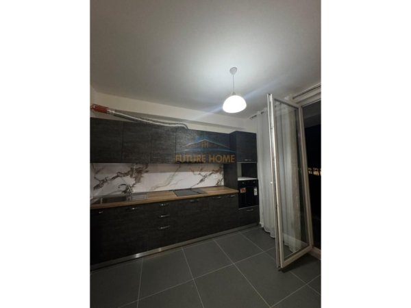 Tirane, jepet me qera apartament 2+1 Kati 5, 89 m² 520 € 