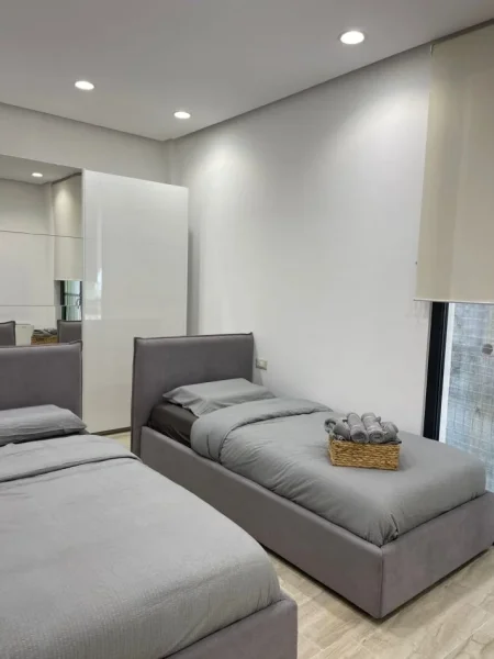 Tirane, jepet me qera apartament 2+1+Ballkon Kati 2, 114 m² 550 € 