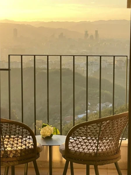 Tirane, jepet me qera apartament 2+1+Ballkon Kati 2, 114 m² 550 € 