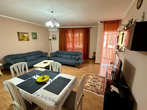 Tirane, jepet me qera apartament 2+1 Kati 3, 100 m² 680 € (selvia)