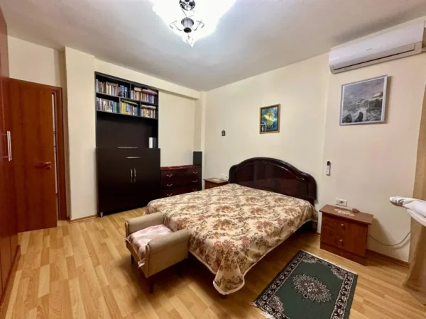Tirane, jepet me qera apartament 2+1 Kati 3, 100 m² 680 € (selvia)