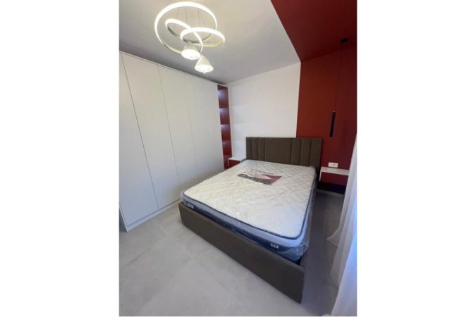 Tirane, jepet me qera apartament 2+1 , 75 m² 800 € (Ura e Tabakeve)