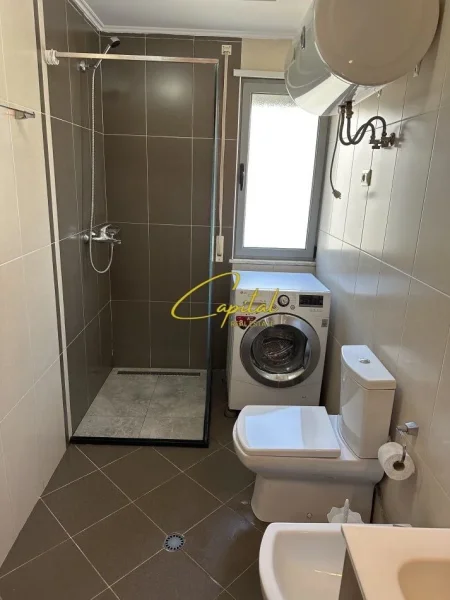 Tirane, jepet me qera apartament 1+1 Kati 4, 70 m² 750 € (5 MAJI)