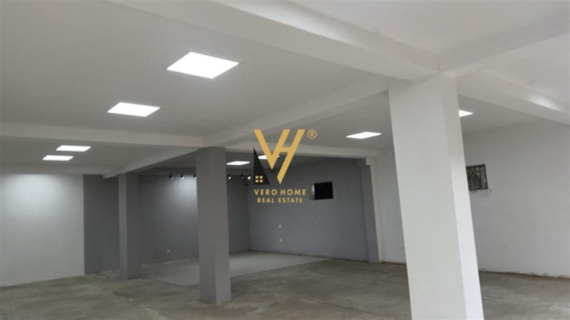 Tirane, jepet me qera ambjent biznesi Kati 0, 200 m² 1.000 € (FRESK)