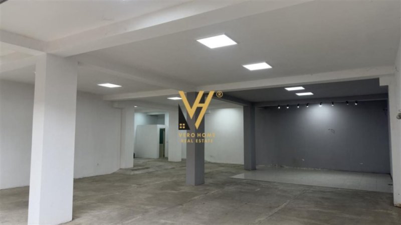 Tirane, jepet me qera ambjent biznesi Kati 0, 200 m² 1.000 € (FRESK)