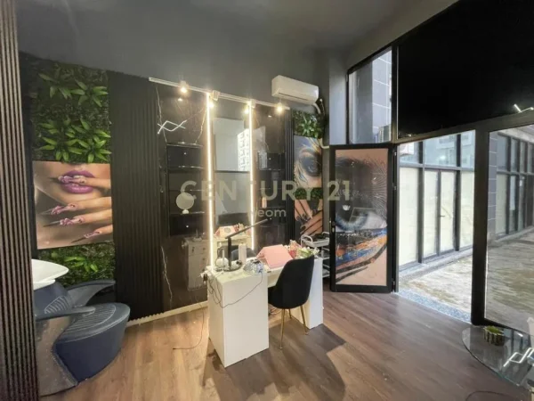 Tirane, shitet ambjent biznesi Kati 0, 30 m² (21 Dhjetori)