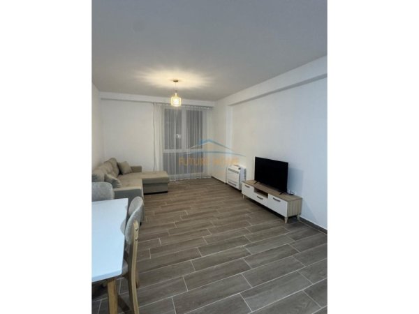 Tirane, jap me qera apartament 2+1+Ballkon Kati 1, 94 m² 500 € (RRUGA 5 MAJI)