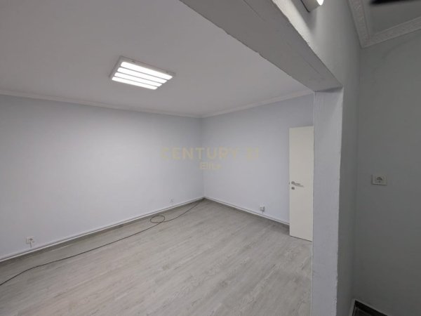 Tirane, jepet me qera apartament 2+1 Kati 1, 113 m² 700 € (Vasil Shanto)