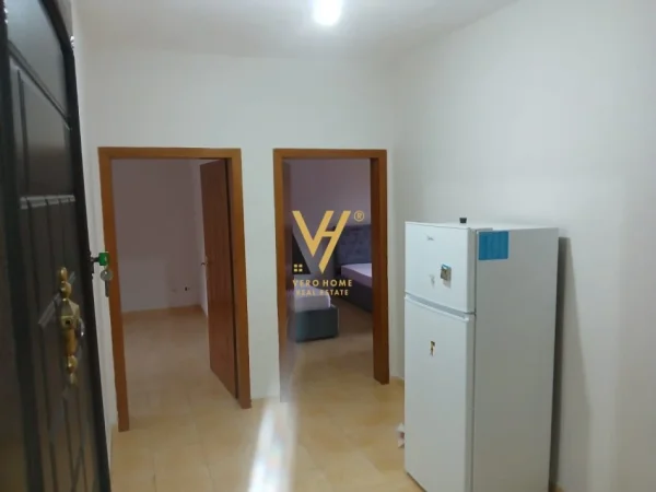 Tirane, jepet me qera 1+1+Ballkon Kati 3, 60 m² 400 € (ALI DEMI)